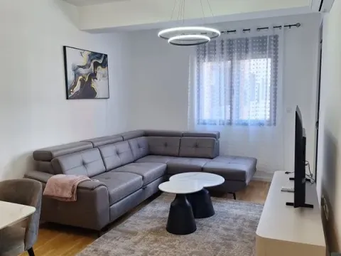 Rent, one bedroom apartment, 43m², Stari Aerodrom, Podgorica - image 1