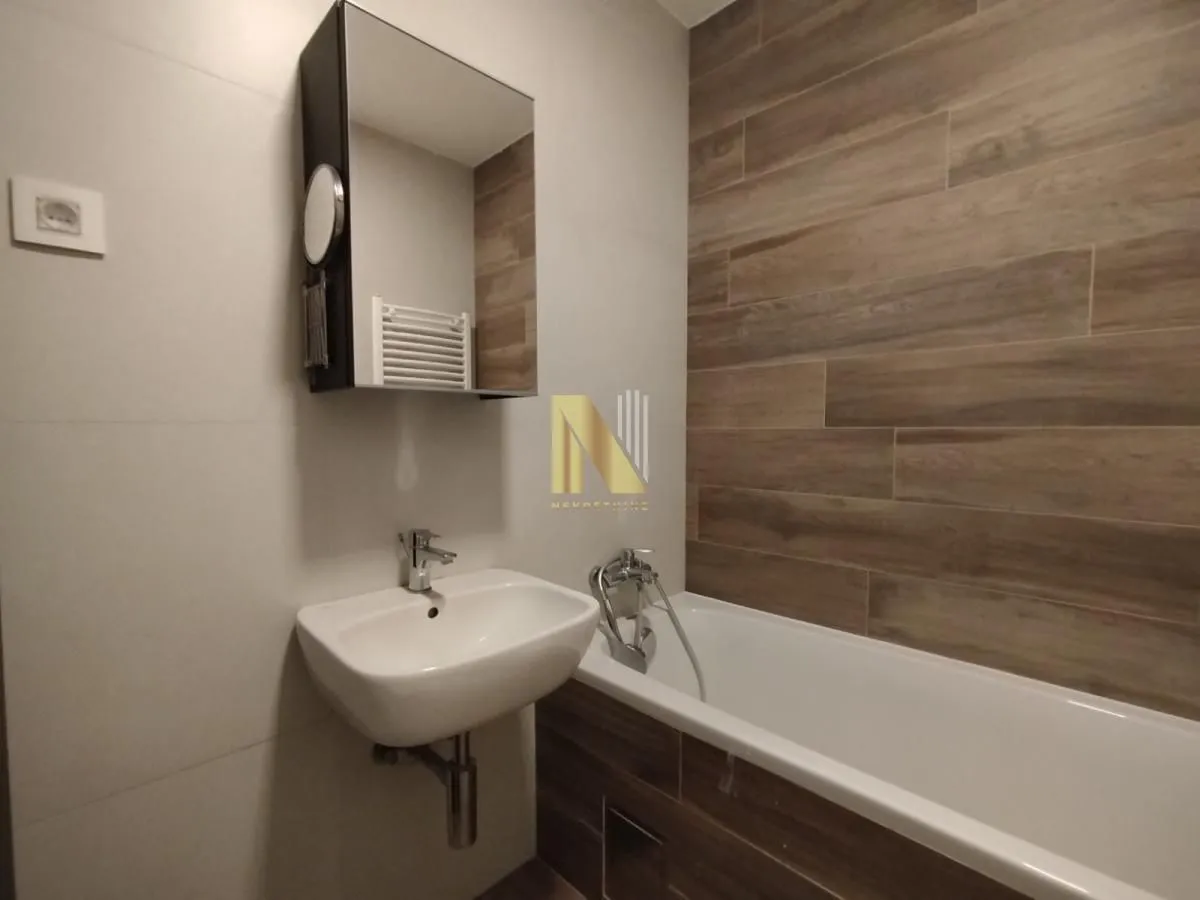 Izdavanje, dvosoban stan, 61m², Socijalno, Novi Sad Sve Podlokacije