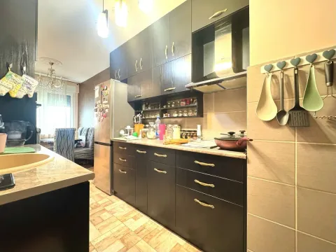 Sale, three bedroom apartment, 84m², Kalenić Pijaca, Vračar Sve Podlokacije - image 9