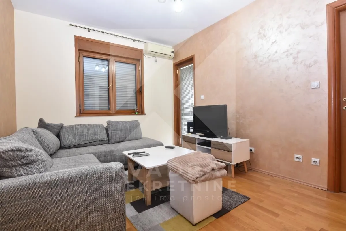 Izdavanje, jednosoban stan, 40m², Pobrežje, Podgorica