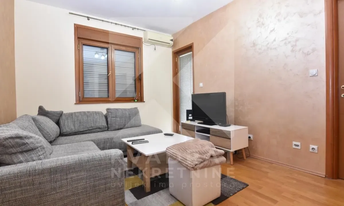 Izdavanje, jednosoban stan, 40m², Pobrežje, Podgorica