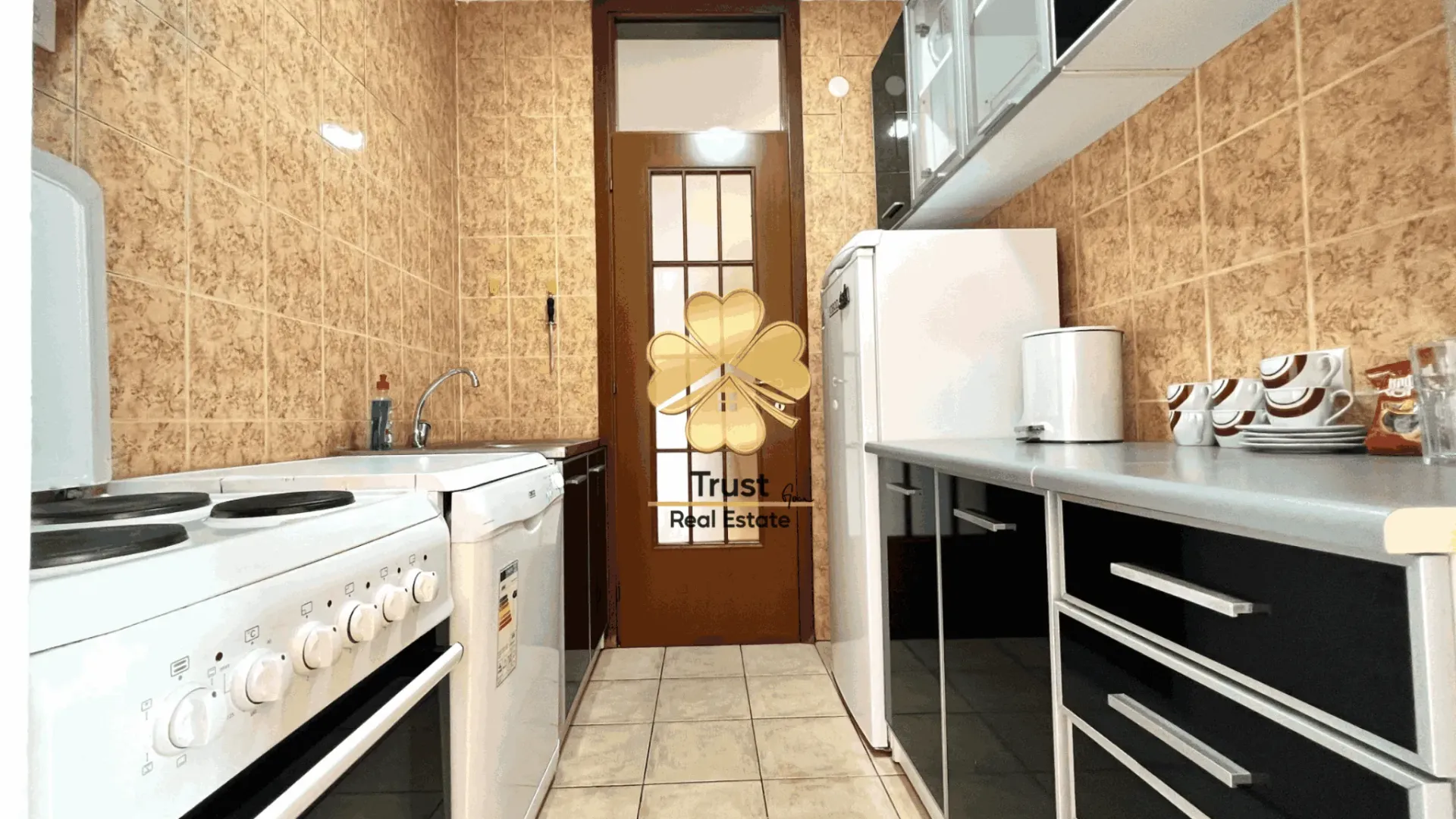 Izdavanje, dvosoban stan, 80m², Stari Aerodrom, Podgorica