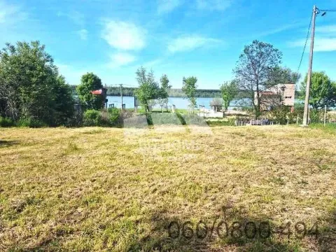 Zemljište in Višnjica