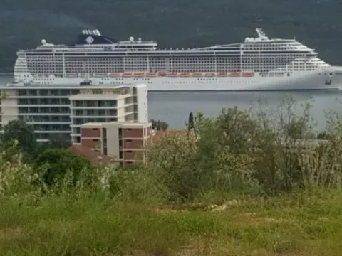 Sale, land lot, 1100m², Herceg Novi, Crna Gora - image 2