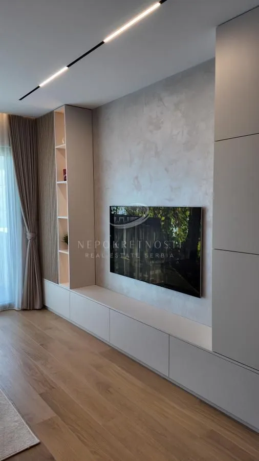 Izdavanje, trosoban stan, 73m², Savski Venac, Beograd