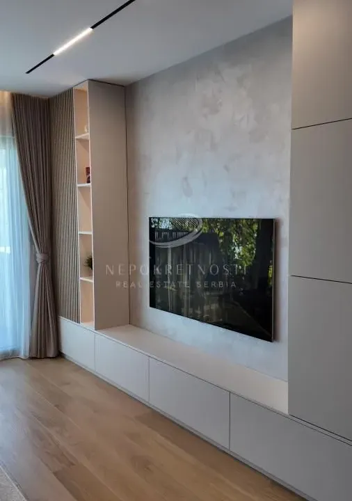 Izdavanje, trosoban stan, 73m², Savski Venac, Beograd