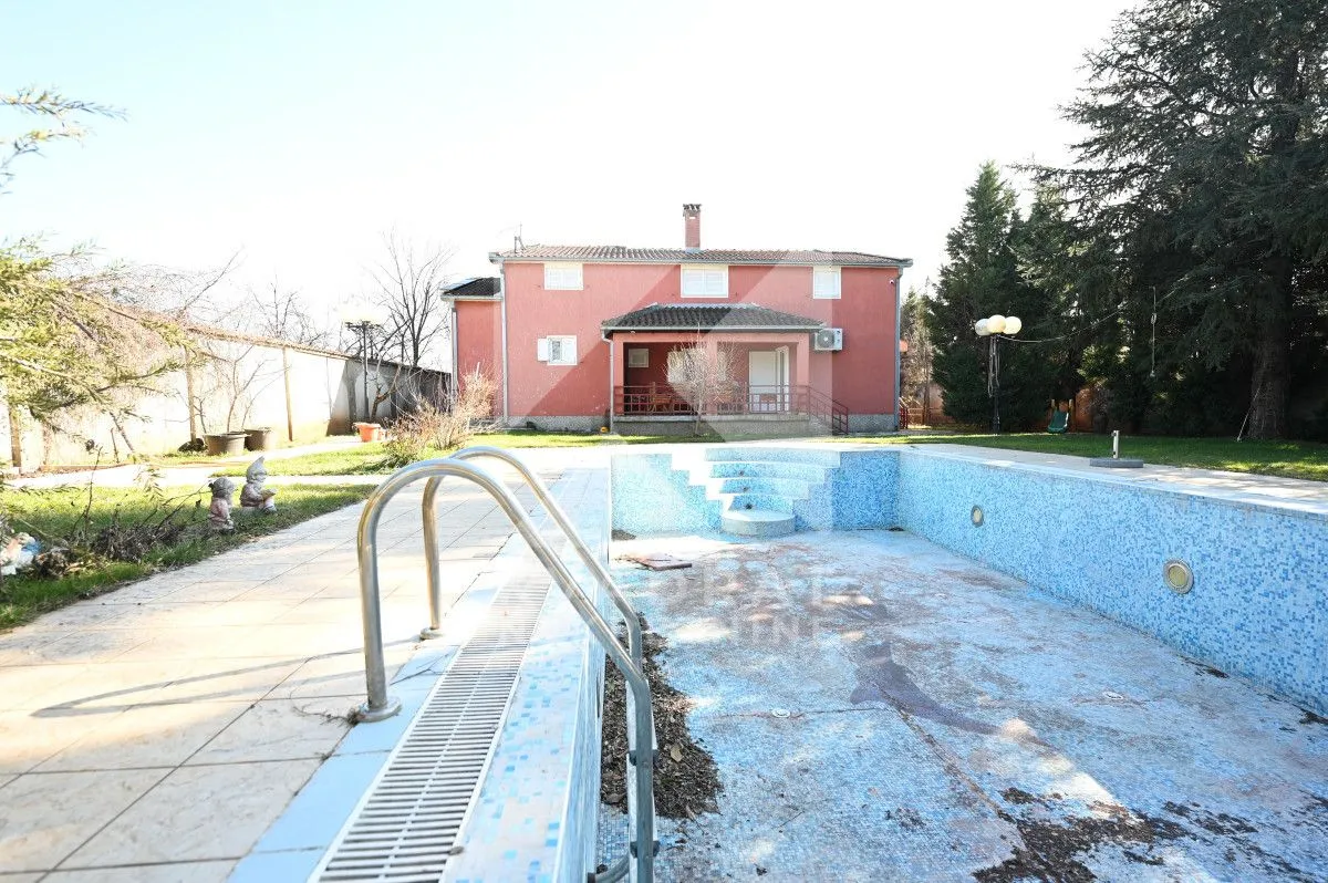 Prodaja, kuća, 250m², Donja Gorica, Podgorica