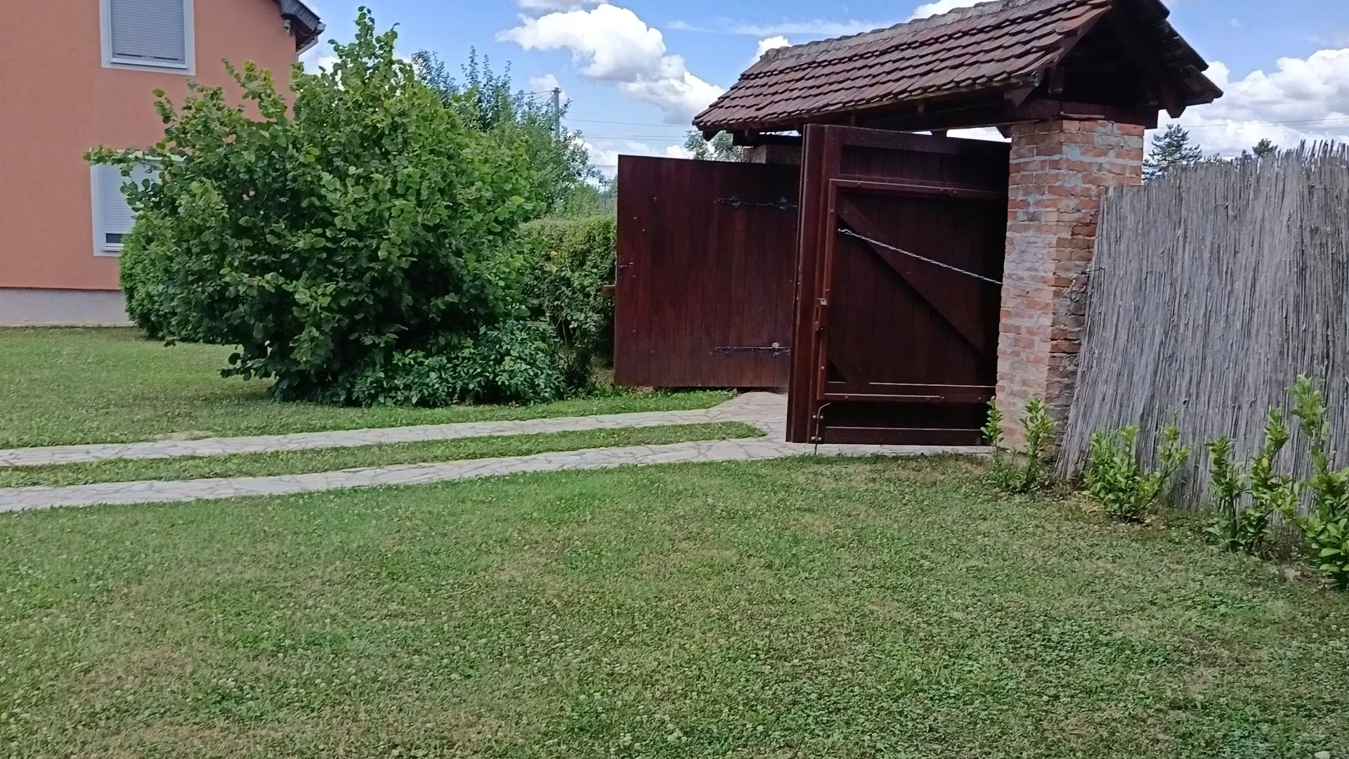 Sale, house, 179m², Lazarevac, Beograd