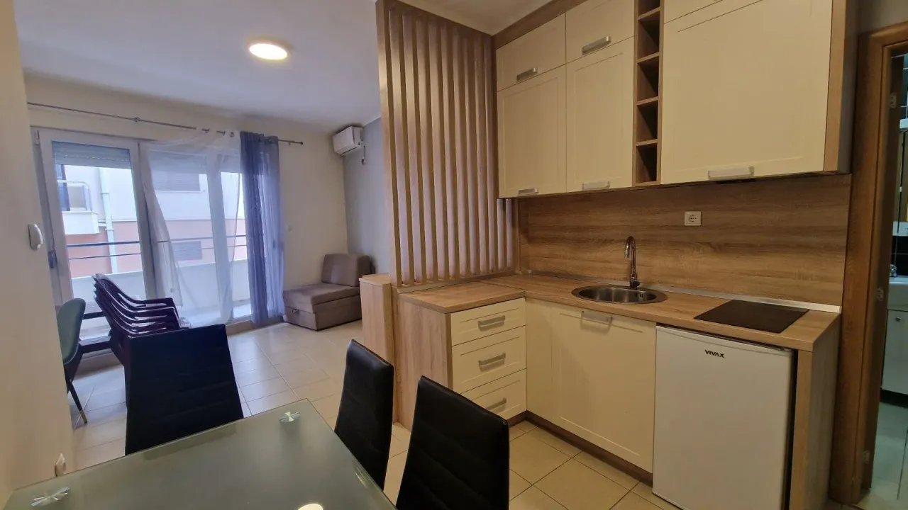 Rent, studio apartment, 35m², Bečići, Budva