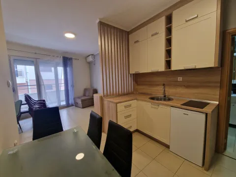 Rent, studio apartment, 35m², Bečići, Budva