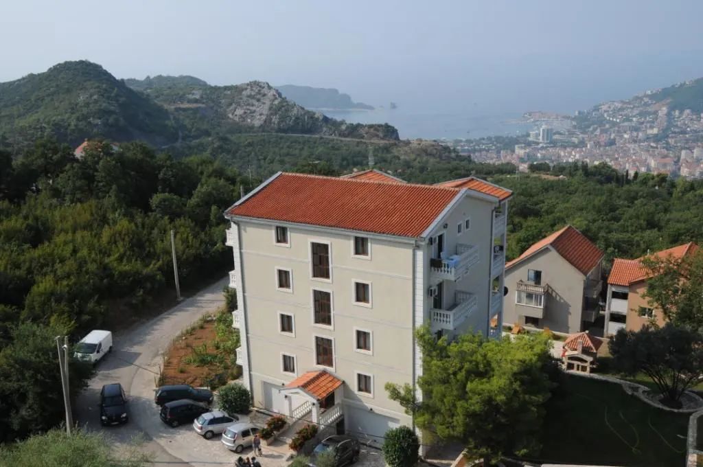 Sale, house, 1000m², Markovići, Budva