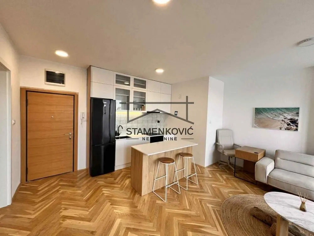 Izdavanje, jednosoban stan, 41m², Bulevar Oslobodjenja, Novi Sad Sve Podlokacije