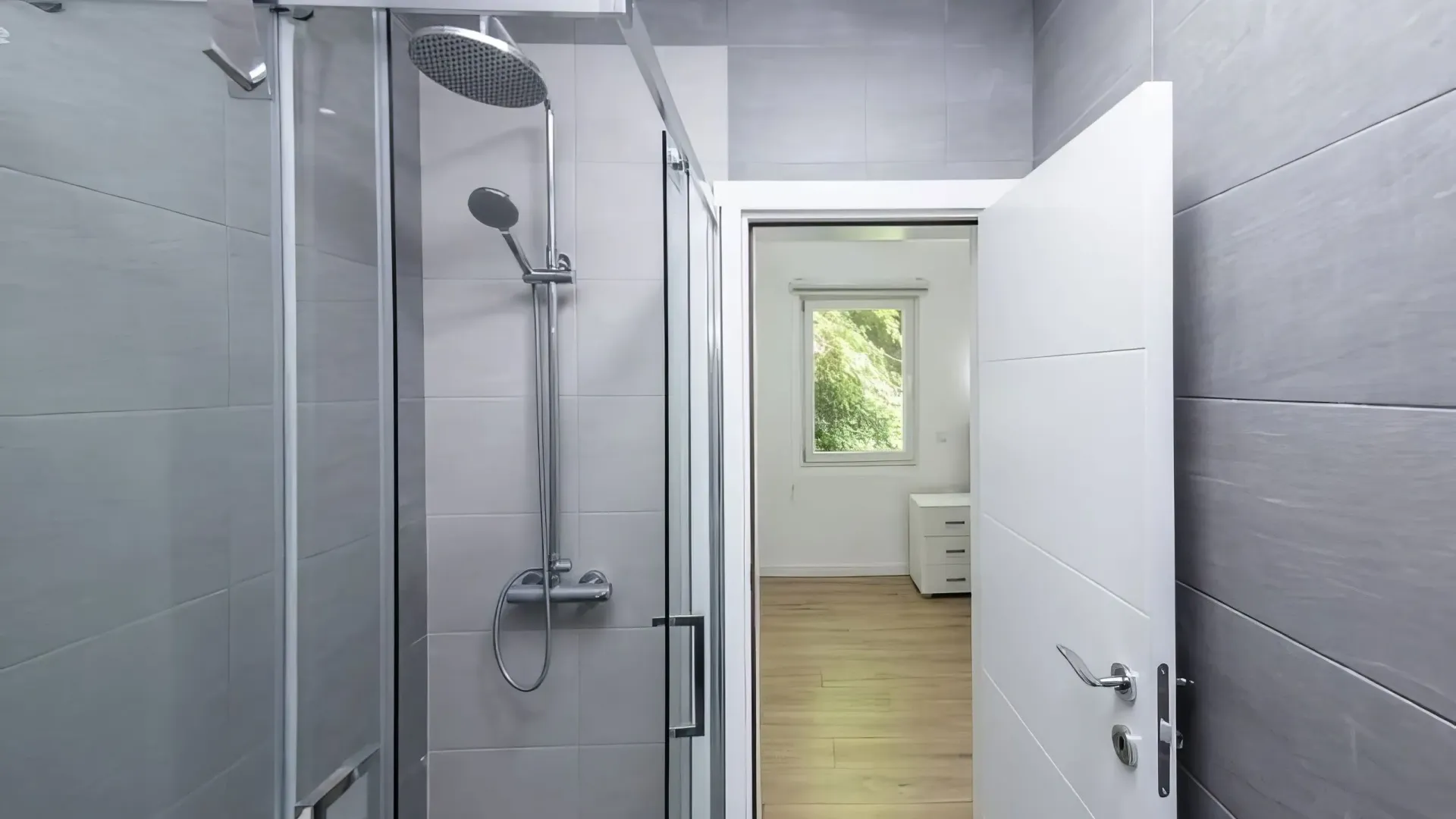 Izdavanje, dvosoban stan, 77m², Bečići, Budva