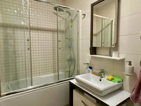 Izdavanje, trosoban stan, 76m², City Kvart, Podgorica - image 13