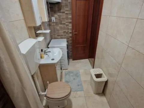 Izdavanje, dvosoban stan, 55m², Krivi Most, Podgorica - image 7