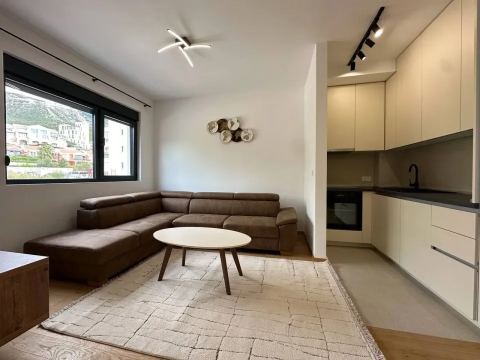 Rent, one bedroom apartment, 42m², Bečići, Budva