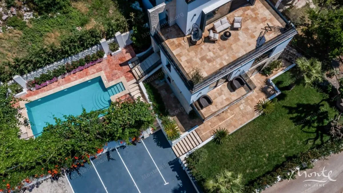 Sale, house, 300m², Markovići, Budva