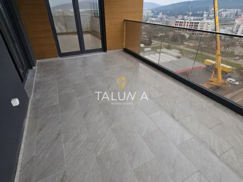 Izdavanje, stan, 269m², Stari Aerodrom, Podgorica - image 17