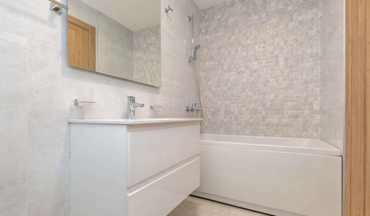 Izdavanje, dvosoban stan, 74m², Podgorica, Crna Gora