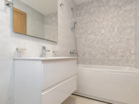 Rent, two bedroom apartment, 74m², Podgorica, Crna Gora - image 13