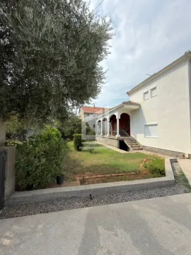 View of the yard and the facade of the house with a landscaped lawn. - image 16