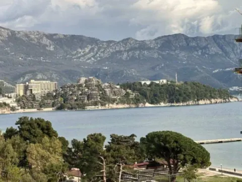 Izdavanje, dvosoban stan, 87m2, Tree cane, Budva