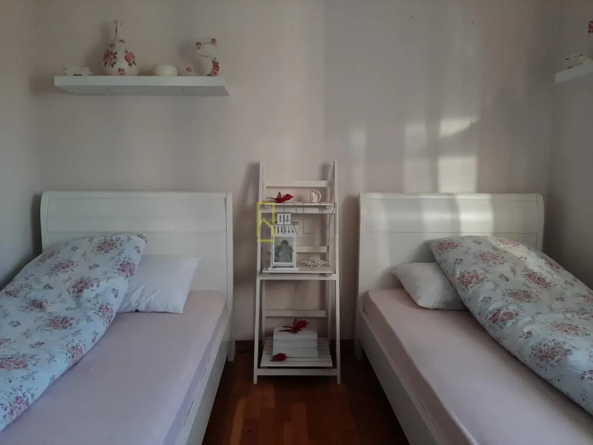 Prodaja, kuća, 106m², Pričelje, Podgorica