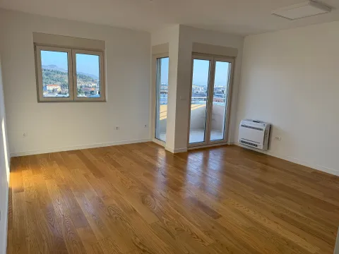 Rent, two bedroom apartment, 71m², Central Point, Podgorica - image 1