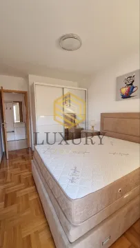 Furnished bedroom with a double bed and wardrobe. - image 4