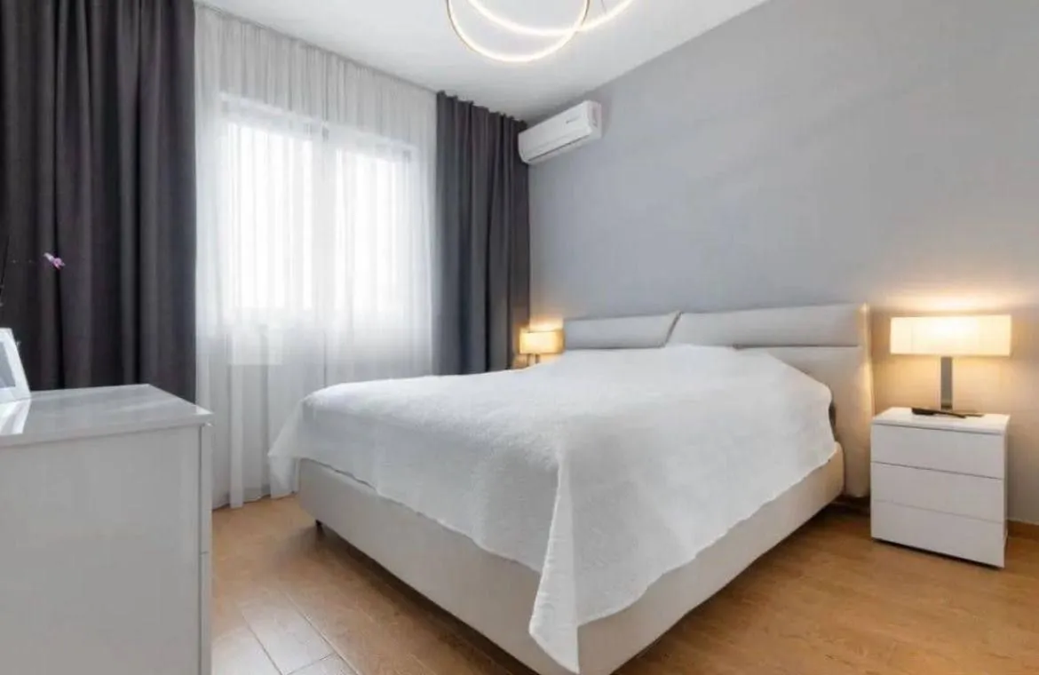 Prodaja, dvosoban stan, 81m², Bečići, Budva