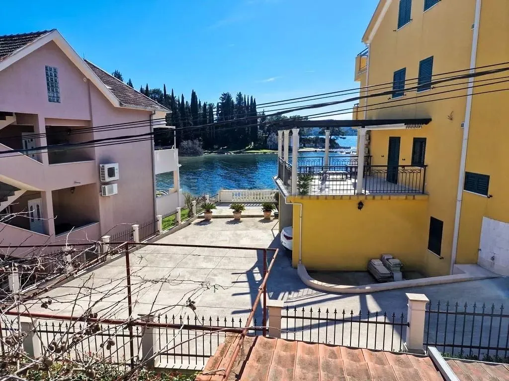 Prodaja, kuća, 150m², Tivat, Crna Gora