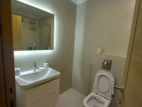 Izdavanje, jednosoban stan, 48m², City Kvart, Podgorica - image 9