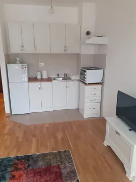 Izdavanje, garsonjera, 27m², Zagorič, Podgorica - image 1