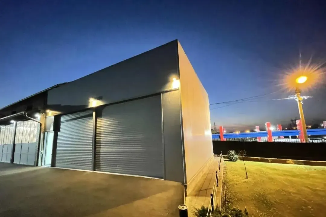 Rent, office space, 70m², Resnik, Beograd