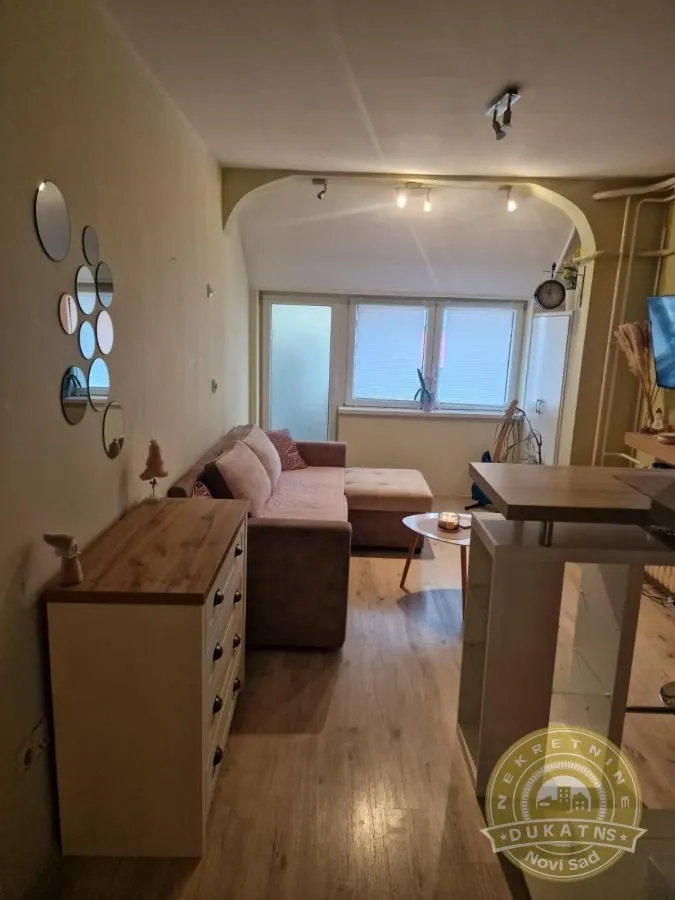 Izdavanje, dvosoban stan, 43m², Bulevar Oslobodjenja, Novi Sad Sve Podlokacije