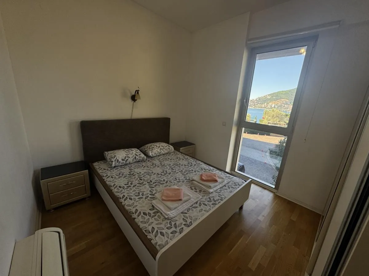 Rent, three bedroom apartment, 115m², Bečići, Budva