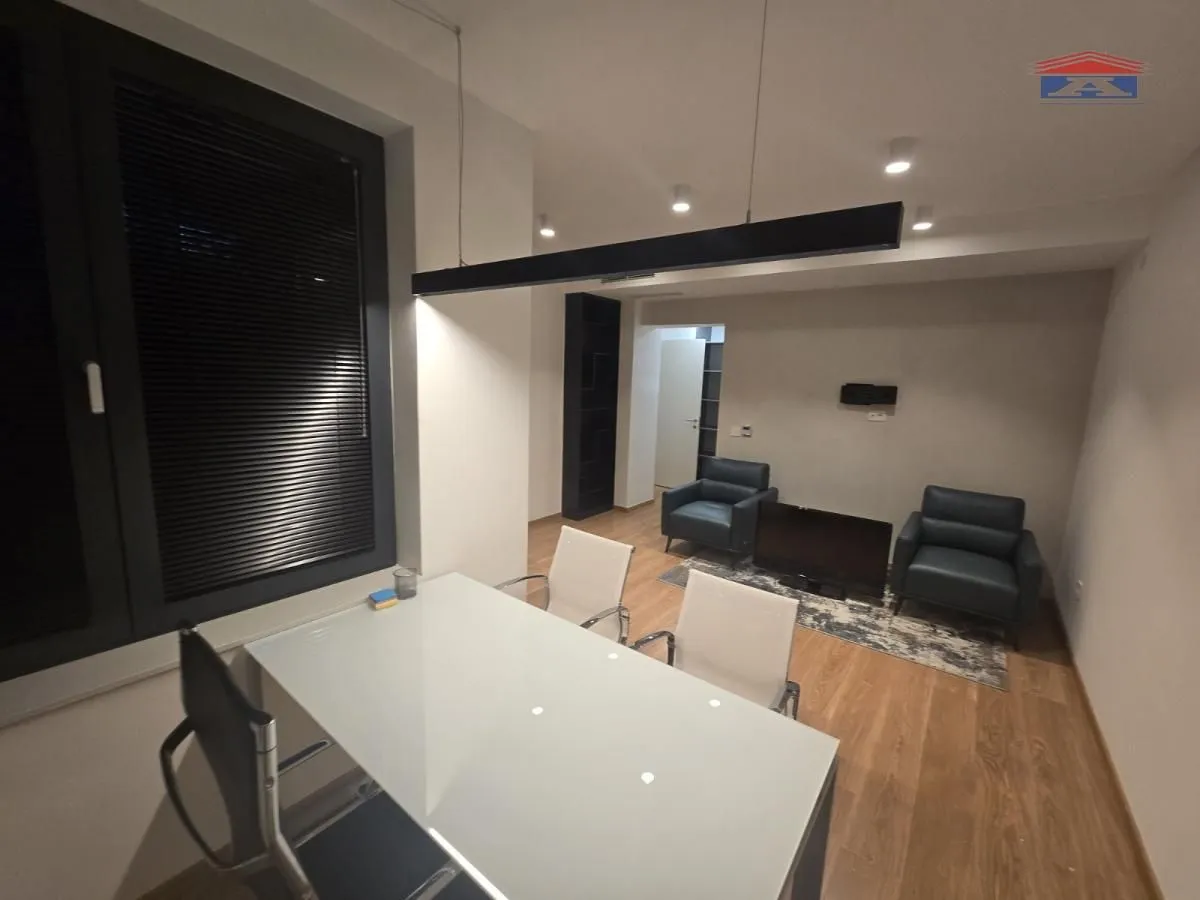 Prodaja, trosoban stan, 101m², Centar, Novi Sad