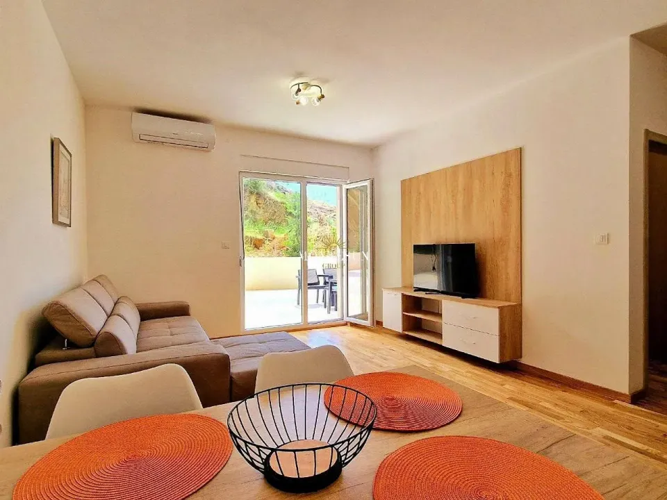 Rent, one bedroom apartment, 39m², Bečići, Budva