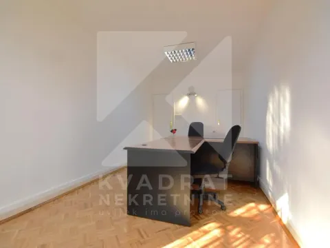 Izdavanje, poslovni prostor, 19m², Blok 5, Podgorica - image 3