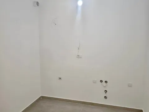 Rent, one bedroom apartment, 40m², Tološi, Podgorica - image 5