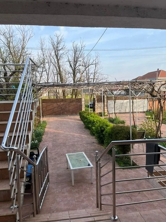 Izdavanje, kuća, 300m², Donja Gorica, Podgorica