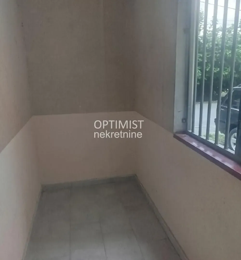 Izdavanje, trosoban stan, 70m², Borča 1, Borča Sve Podlokacije