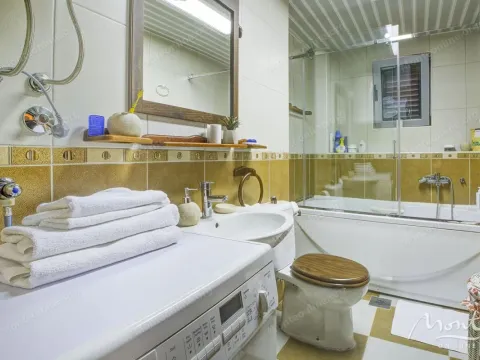 Sale, two bedroom apartment, 80m², Maine, Budva - image 14