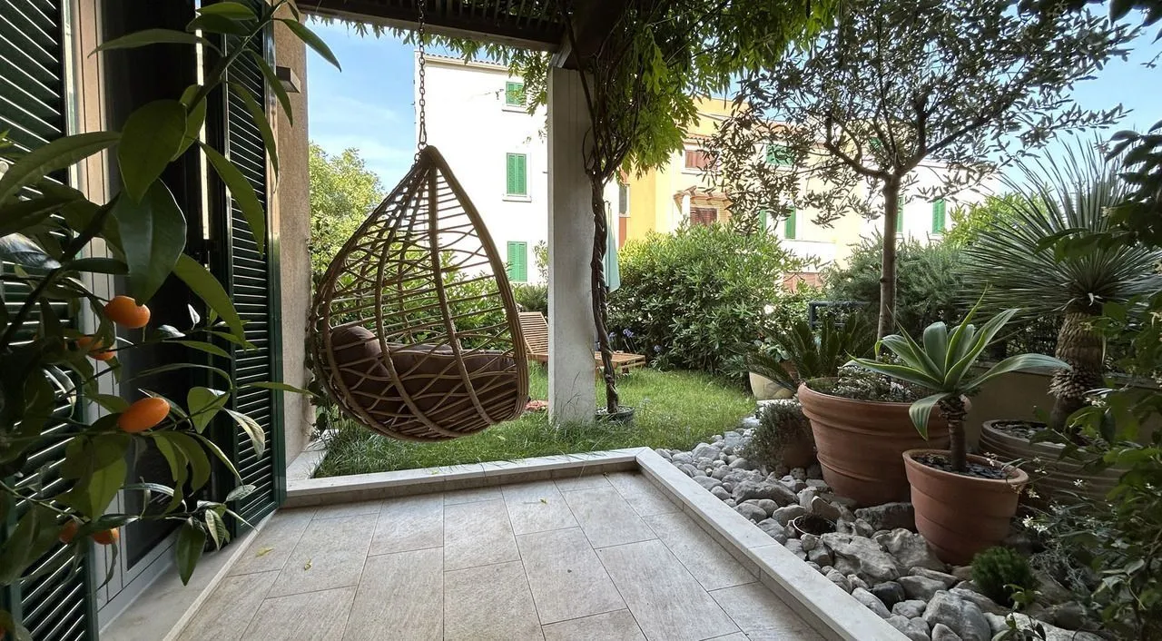 Prodaja, dvosoban stan, 92m², Morinj, Kotor
