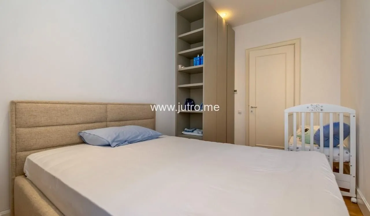 Prodaja, dvosoban stan, 103m², Centar, Tivat