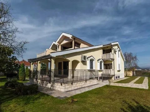 Rent, house, 370m², Zabjelo, Podgorica