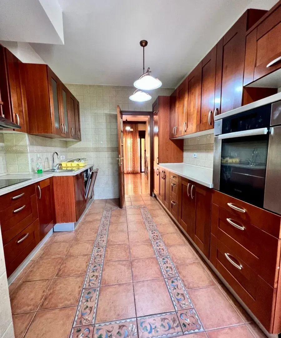 Rent, house, 215m², Gorica C, Podgorica