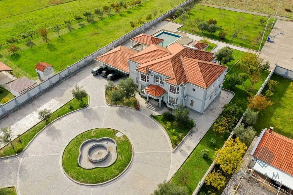 Prodaja, kuća, 560m², Podgorica, Crna Gora