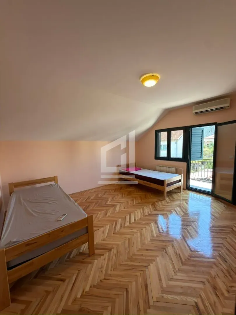 Rent, house, 220m², Stari Aerodrom, Podgorica