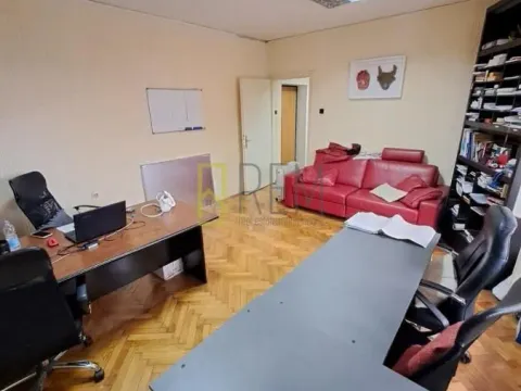 Prodaja, jednosoban stan, 32m², Centar, Podgorica - image 1